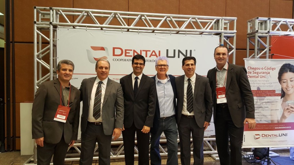 Presidente Luiz Humberto de Souza Daniel e diretores da Dental Uni.
